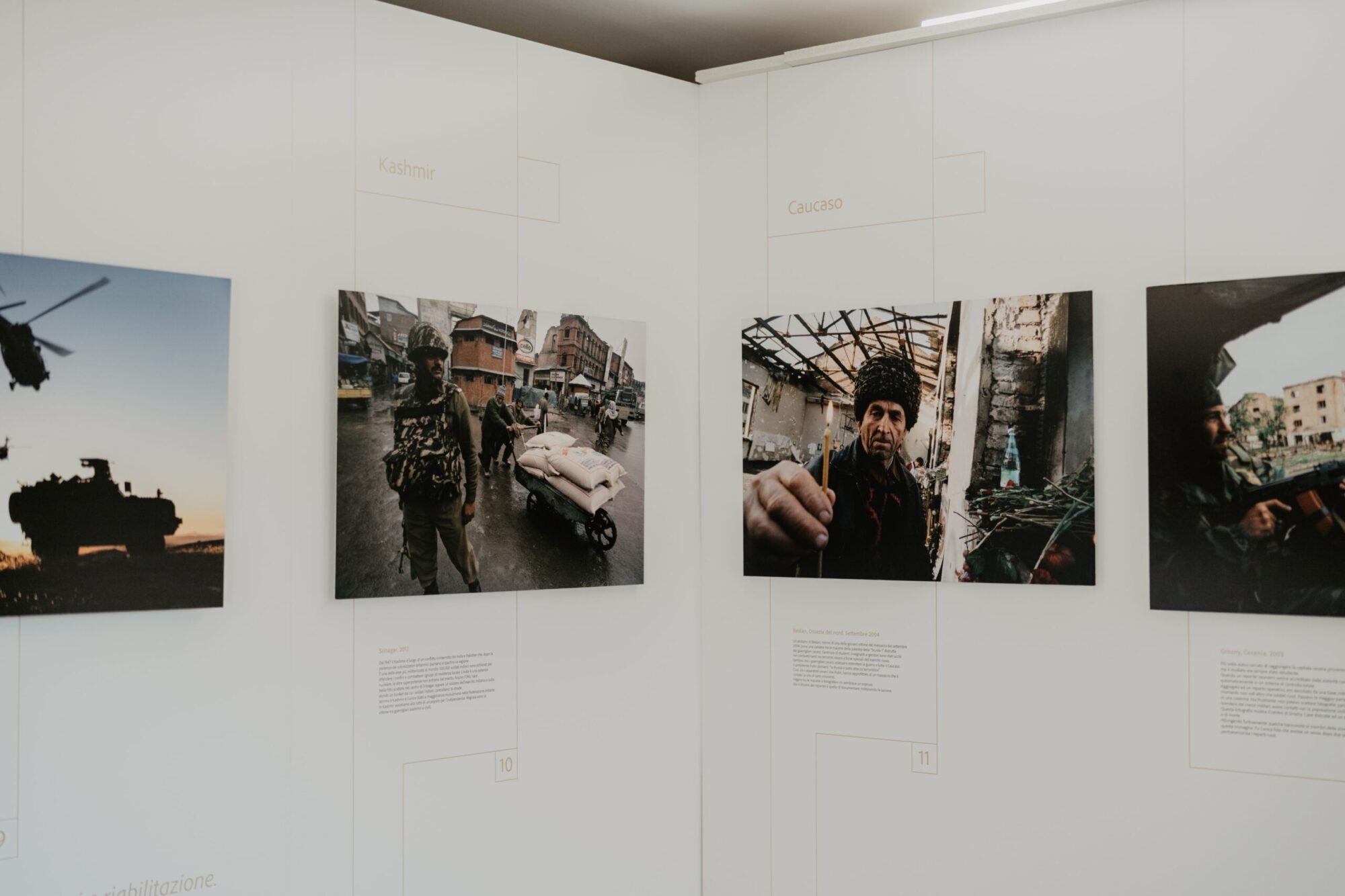 Fotografie di guerra esposte nella mostra Diario dal fronte di Livio Senigalliesi