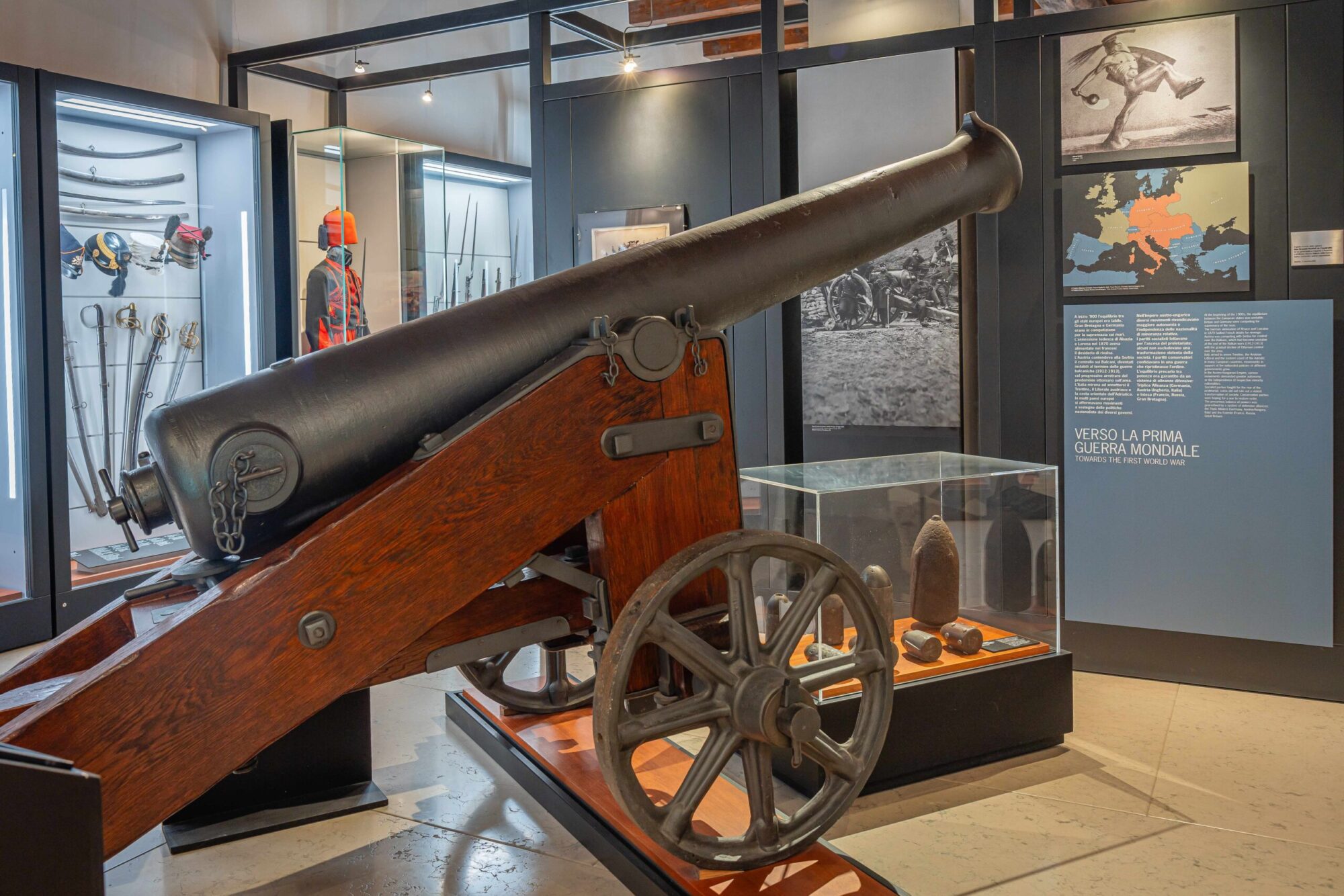 Cannone austriaco mod. 1861 su affusto in legno esposto nel museo