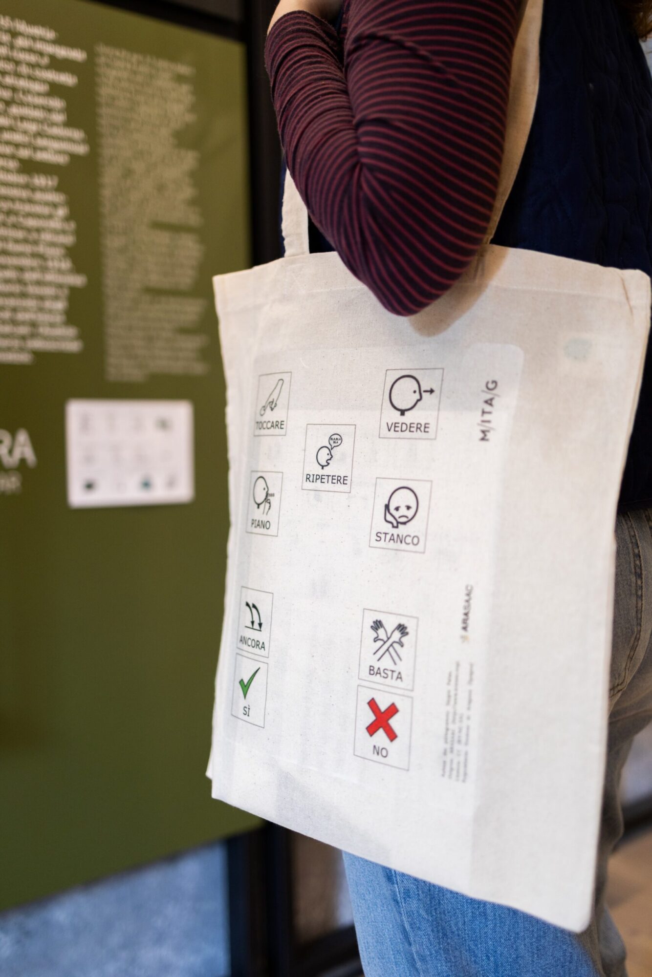 Borsa in tela con i simboli della comunicazione aumentativa per la visita