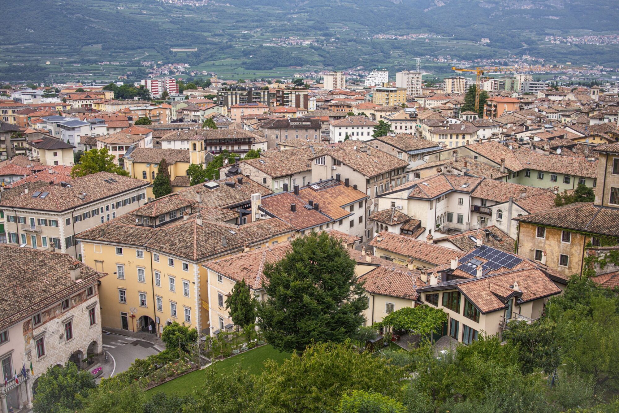 Vista sui tetti del centro storico di Rovereto