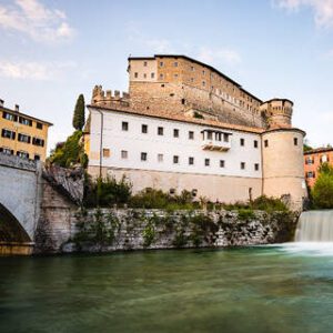 Il Castello di Rovereto affacciato sul torrente Leno