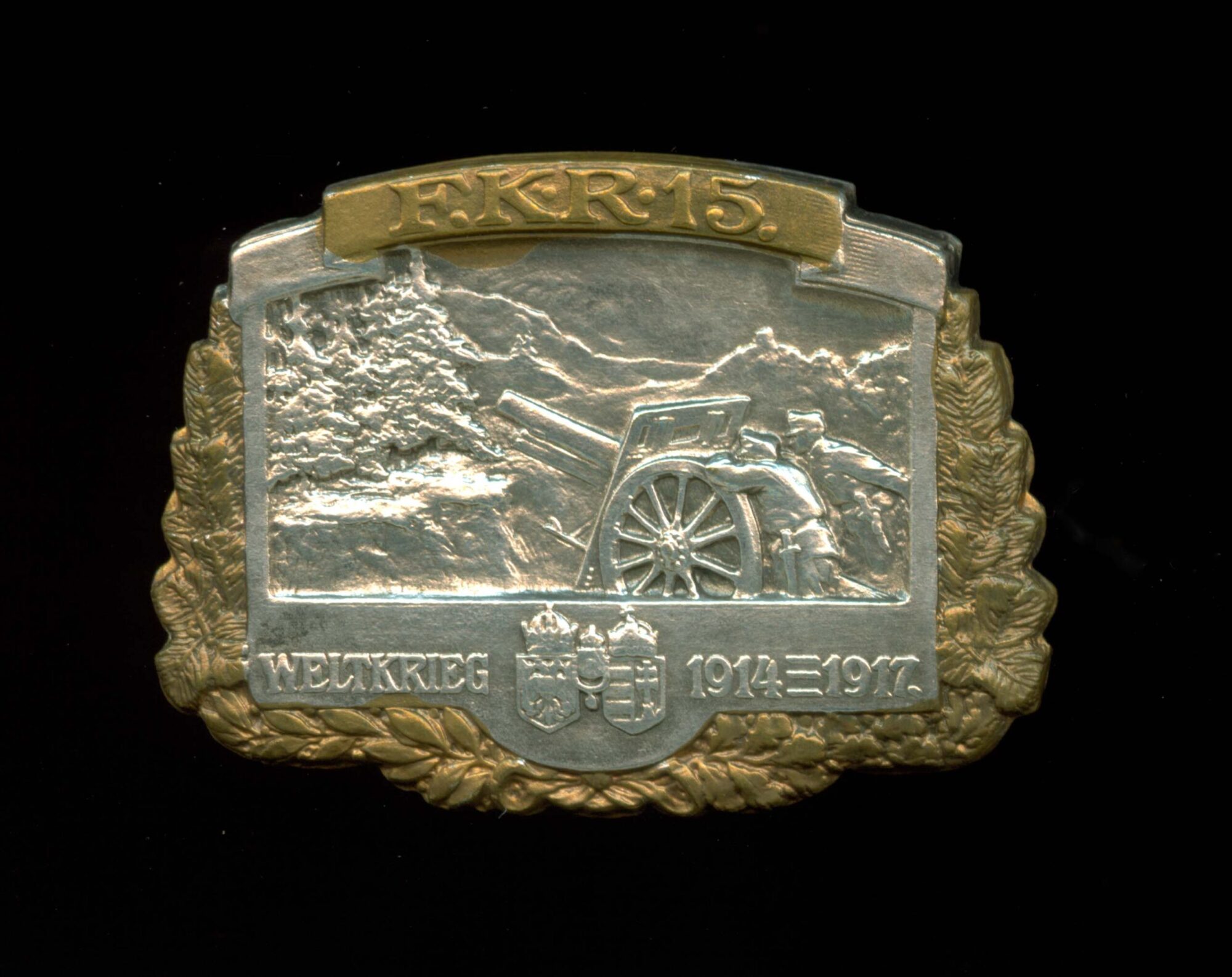 Distintivo austro-ungarico con un pezzo d'artiglieria in rilievo, 1916-1917