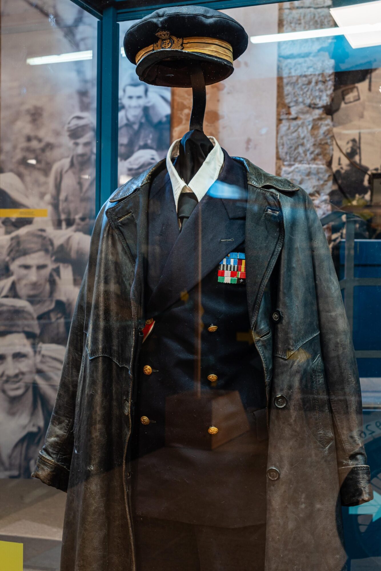 Cappotto da sommergibilista appartenuto a Junio Valerio Borghese, nella sezione 1943. La scelta
