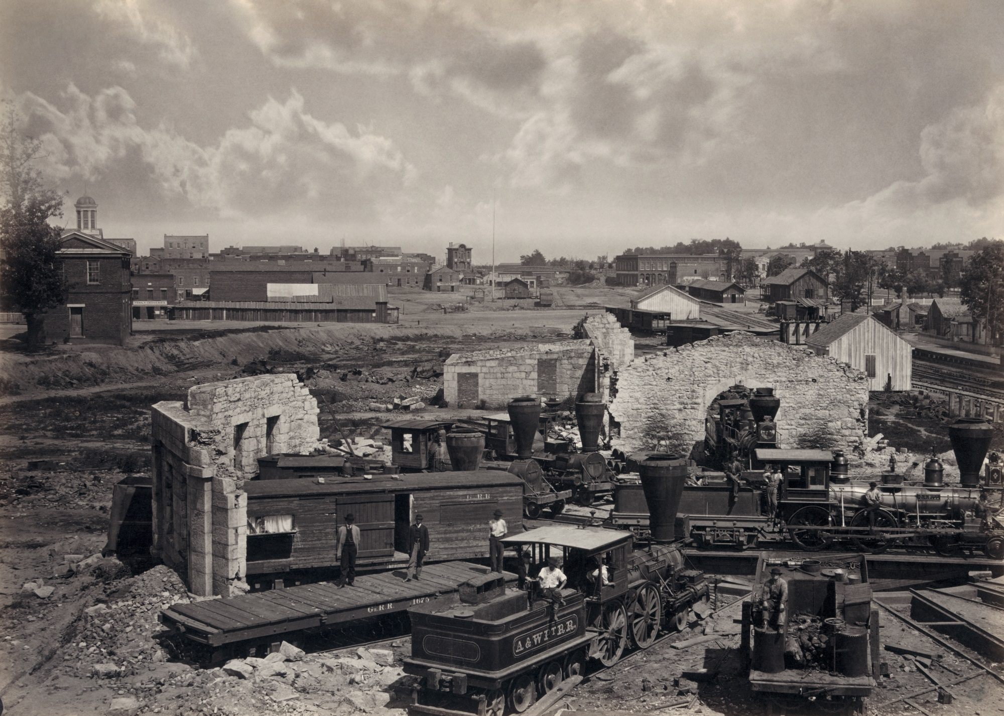 Fotografia storica della rotonda ferroviaria di Atlanta distrutta durante la guerra civile americana
